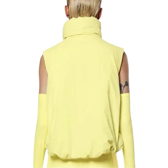 Rains Loop Vest Yellow Size M NWT | Padded High Collar, Waterproof, Rare Color - Picture 2 of 5